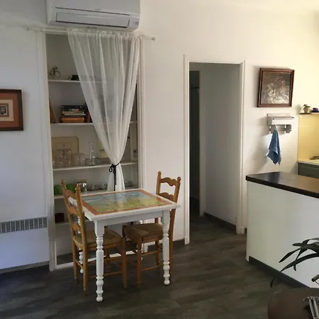 Delphina Bed & Breakfast 3*