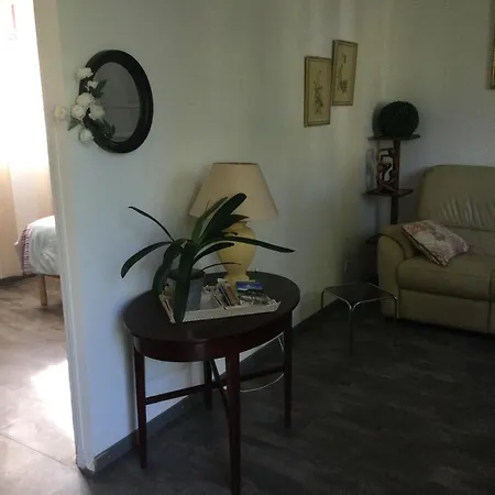 Bed & Breakfast Delphina 3*
