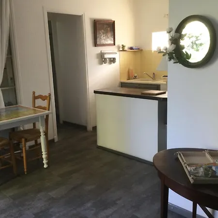 Delphina Oda ve Kahvaltı 3*