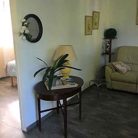 Delphina לינה וארוחת בוקר